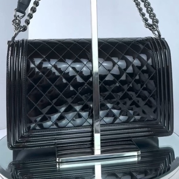 CHANEL BOY Chain Patent Quilted Shoulder Bag with Patent Wallet - Picture 3 of 11